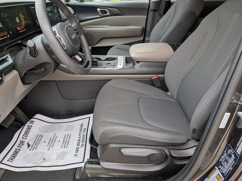 Used 2025 Kia Carnival LX FWD image 14