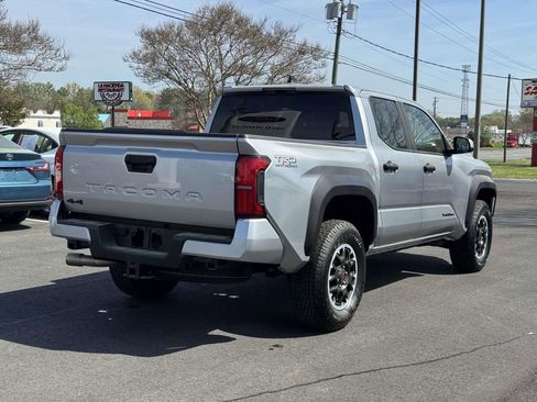 Used 2025 Toyota Tacoma TRD Off-Road AWD/4WD image 21