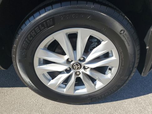 Used 2023 Toyota Corolla Cross LE image 28