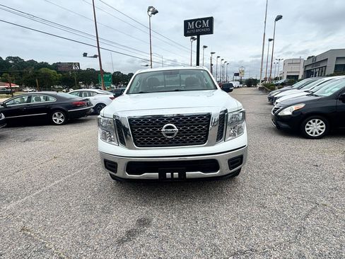 Used 2017 Nissan Titan SV RWD image 5