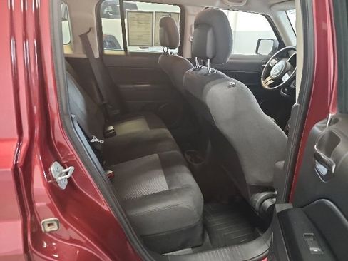 Used 2017 Jeep Patriot Latitude AWD/4WD image 15