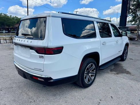 Used 2023 Jeep Wagoneer L Series II image 5