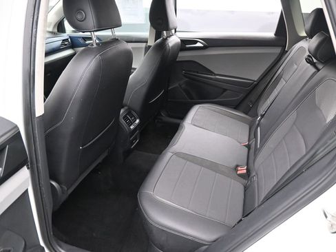 Used 2022 Volkswagen Taos SE image 23