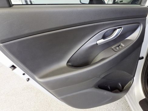 Used 2018 Hyundai Elantra GT FWD image 25