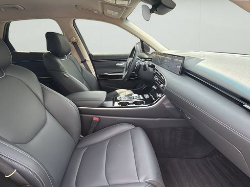 Certified 2026 Genesis GV70 2.5T AWD/4WD image 40