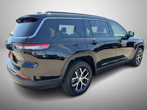 Used 2024 Jeep Grand Cherokee L Limited w/ Luxury Tech Group II image 3