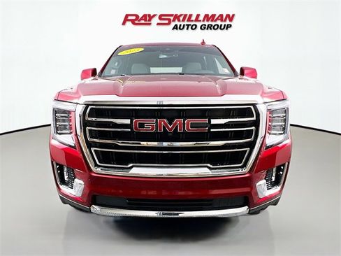 Used 2023 GMC Yukon SLT w/ SLT Luxury Package image 2