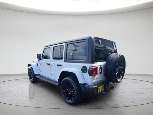 Used 2023 Jeep Wrangler Unlimited Sahara w/ Cold Weather Group AWD/4WD image 7