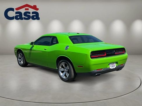 Used 2017 Dodge Challenger SXT RWD image 4