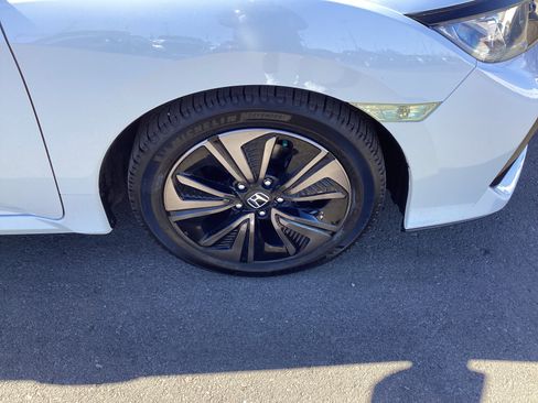 Used 2019 Honda Civic EX image 2