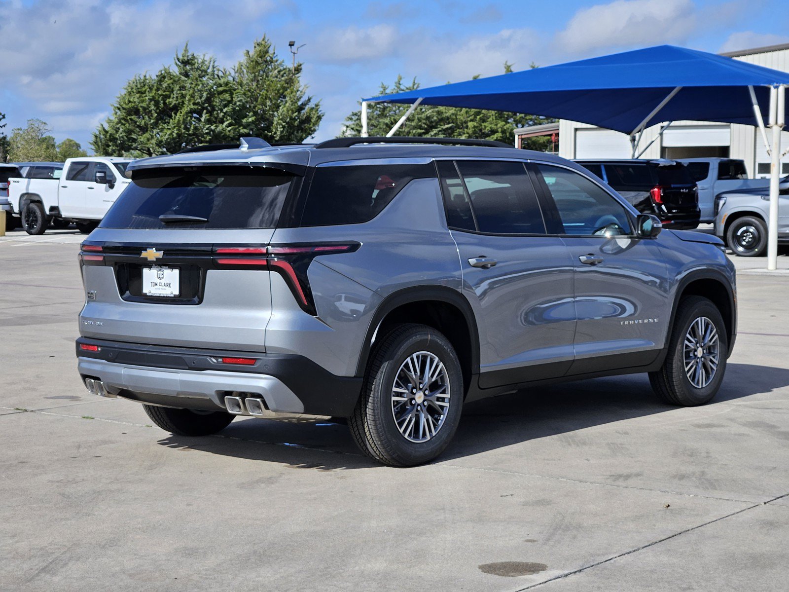 New 2027 Chevrolet Traverse LT w/ Driver Confidence Package FWD image 4