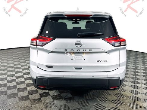 Used 2024 Nissan Rogue SV image 6