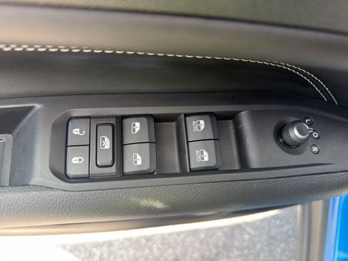 Used 2023 Jeep Compass Latitude w/ Convenience Group AWD/4WD image 9