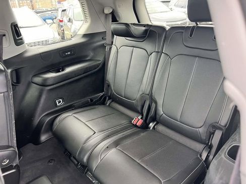 Used 2023 Jeep Grand Cherokee L Limited w/ Luxury Tech Group II AWD/4WD image 13