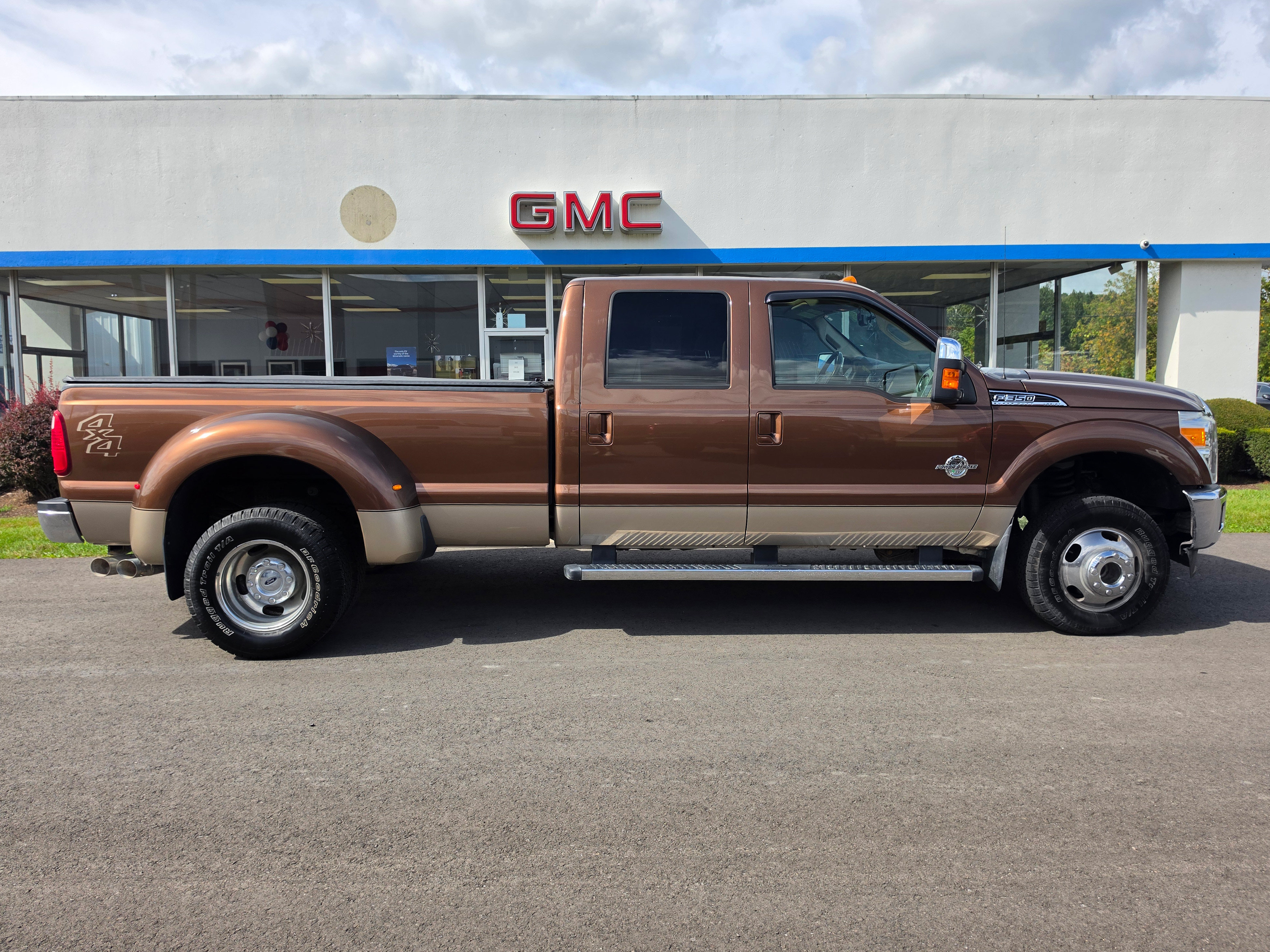 Used 2011 Ford F350 Lariat w/ Chrome Pkg AWD/4WD image 2
