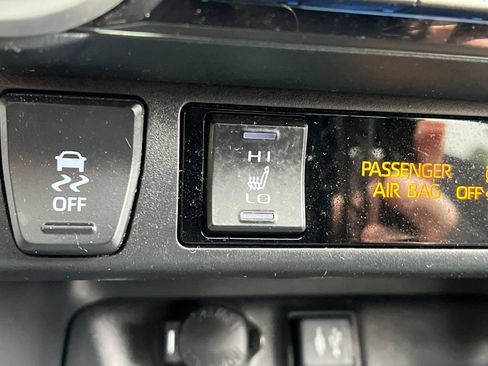 Used 2019 Toyota RAV4 XLE w/ Convenience Package AWD/4WD image 39