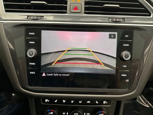 Used 2021 Volkswagen Tiguan SE w/ Panoramic Sunroof Package image 15