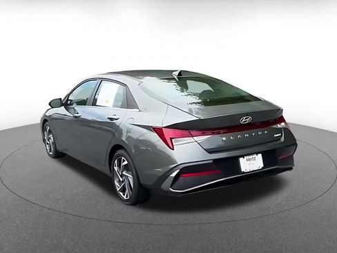 Used 2025 Hyundai Elantra Limited FWD image 11