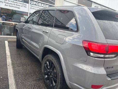 Used 2021 Jeep Grand Cherokee Laredo X AWD/4WD image 3
