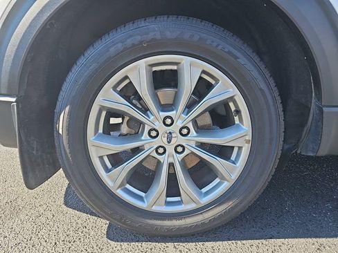 Used 2022 Ford Explorer XLT w/ Equipment Group 202A image 9