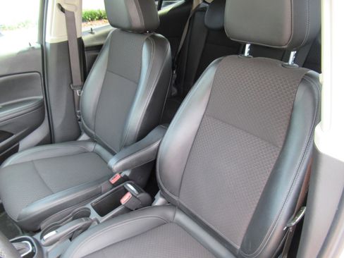 Used 2021 Buick Encore Preferred w/ Safety Package AWD/4WD image 18