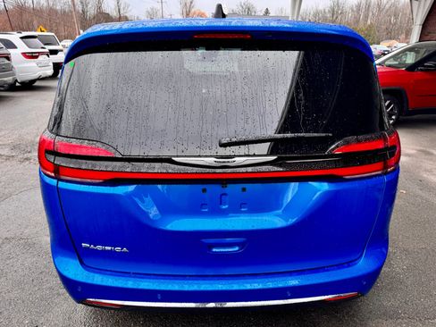 New 2026 Chrysler Pacifica Select image 4