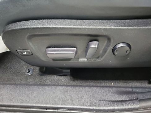 Used 2019 Toyota Highlander XLE image 29