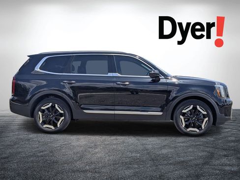 Used 2023 Kia Telluride S FWD image 2