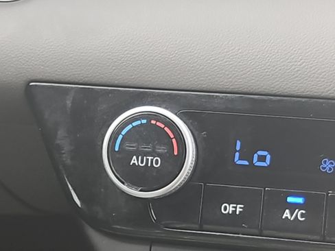 Used 2023 Hyundai Elantra SEL FWD image 16