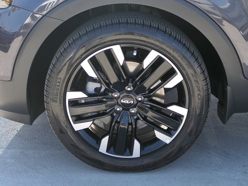 Used 2025 Kia Telluride SX FWD image 9