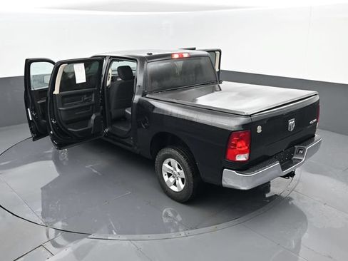 Used 2022 RAM 1500 4x4 Crew Cab Classic w/ Chrome Appearance Group image 25
