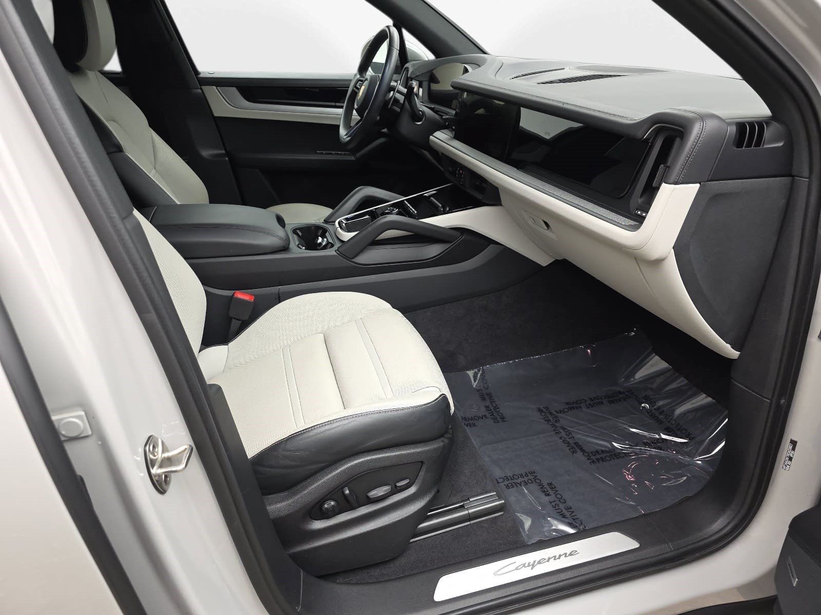 Used 2024 Porsche Cayenne AWD/4WD image 34