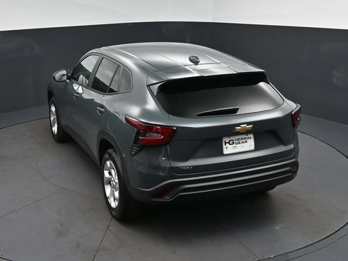 New 2026 Chevrolet Trax LS w/ LS Convenience Package FWD image 33