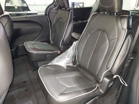 New 2026 Chrysler Pacifica Limited w/ S Appearance Package FWD image 29