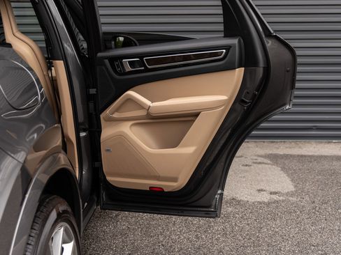 Certified 2022 Porsche Cayenne Coupe AWD/4WD image 30