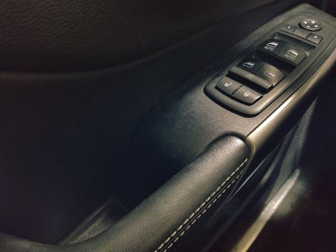 Used 2019 Jeep Cherokee Limited AWD/4WD image 27
