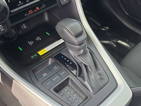 Used 2024 Toyota RAV4 LE image 29