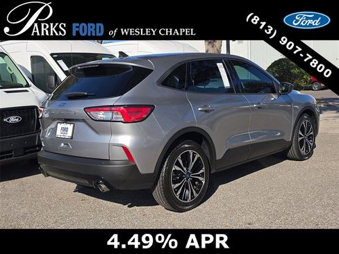 Used 2022 Ford Escape SE w/ SE Sport Appearance Package image 4