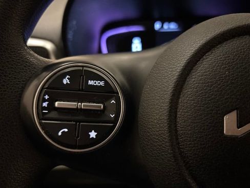 Certified 2023 Kia Soul LX w/ LX Technology Package FWD image 14