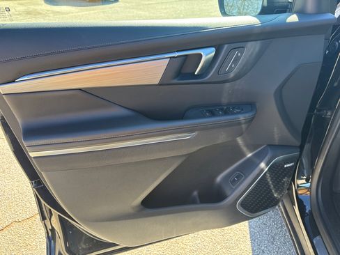 Used 2025 Buick Enclave Preferred image 10