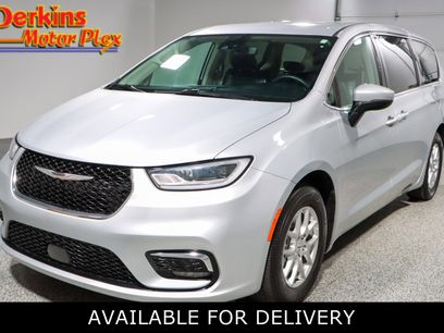 Used 2023 Chrysler Pacifica Touring-L