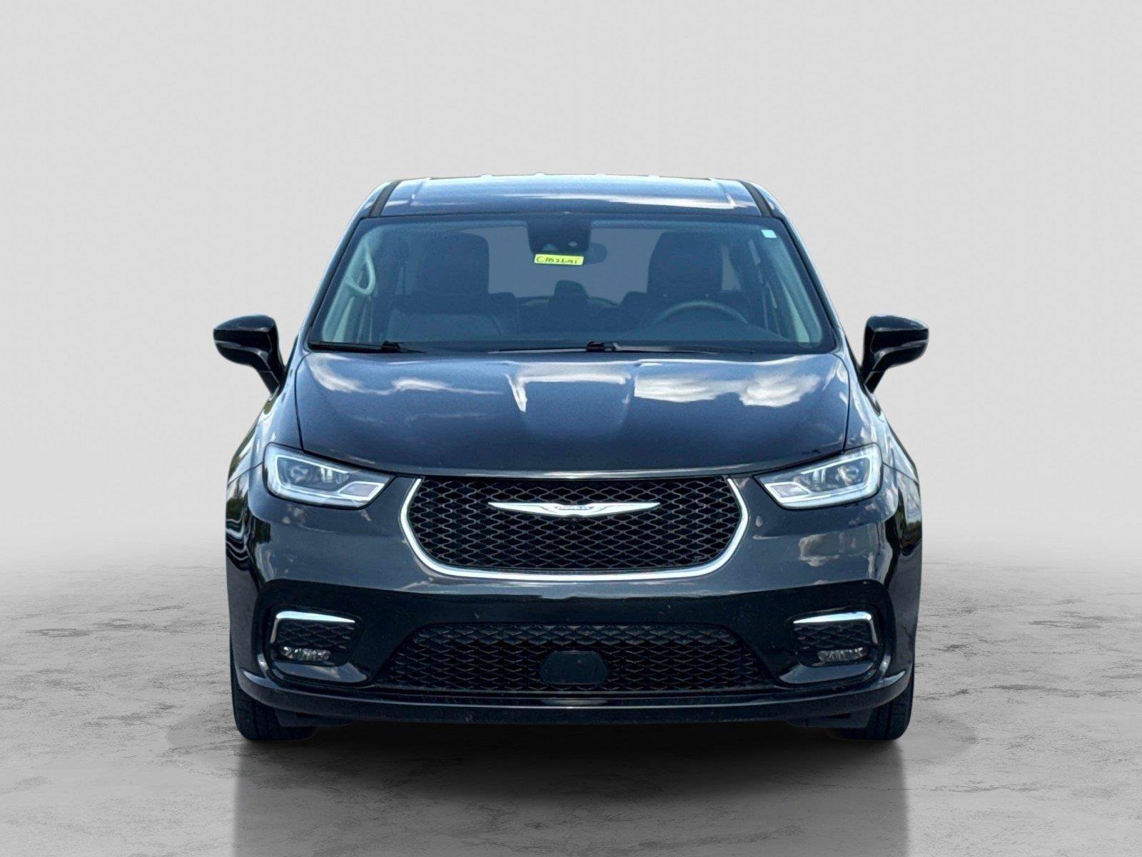 Certified 2024 Chrysler Pacifica Limited FWD image 2