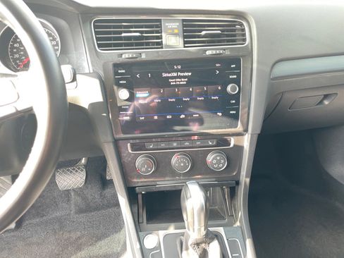 Used 2019 Volkswagen Golf SE w/ Driver Assistance Package image 9