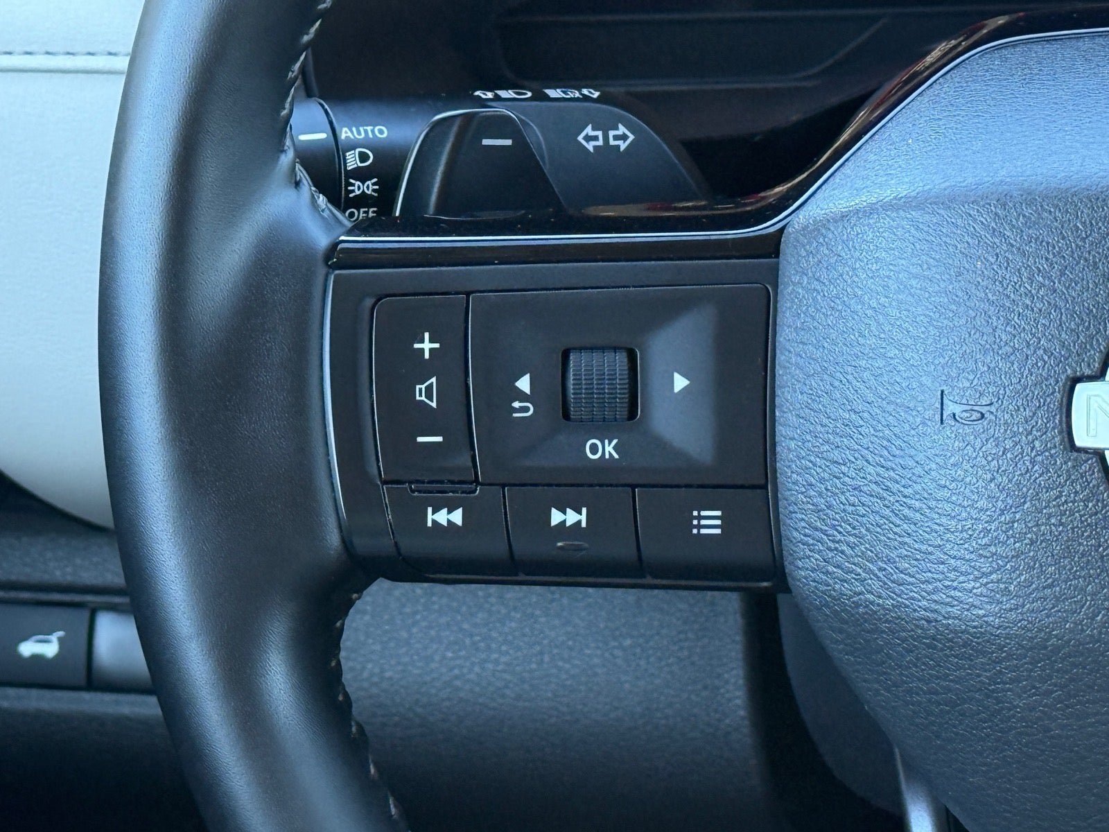 Used 2026 Nissan Pathfinder SL FWD image 21