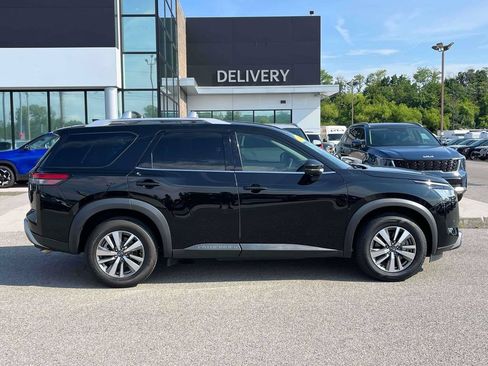 Used 2023 Nissan Pathfinder SL w/ Black Appearance Package AWD/4WD image 26