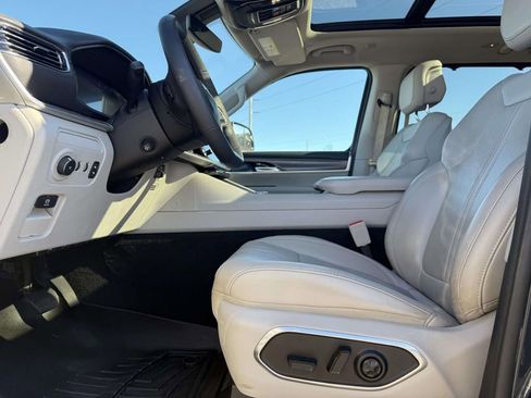 Used 2023 Jeep Wagoneer Series II w/ Convenience Group I image 21