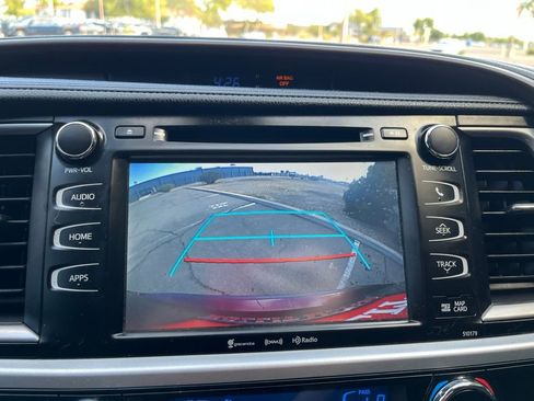 Used 2017 Toyota Highlander XLE image 38