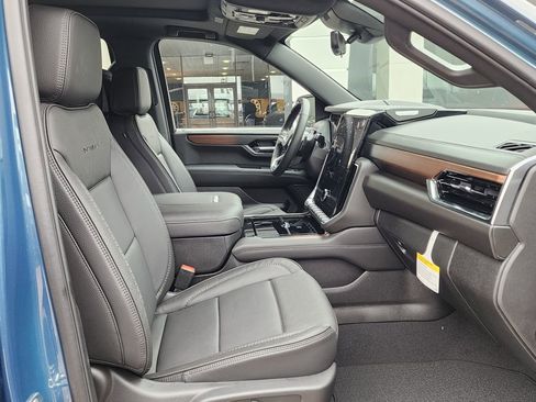 New 2026 GMC Yukon Denali w/ Denali Reserve Package AWD/4WD image 47