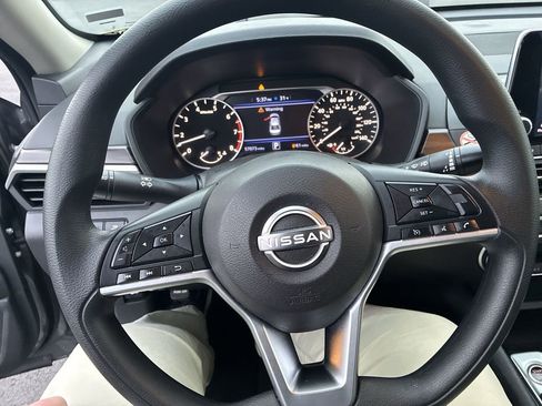 Used 2024 Nissan Altima 2.5 SV image 14