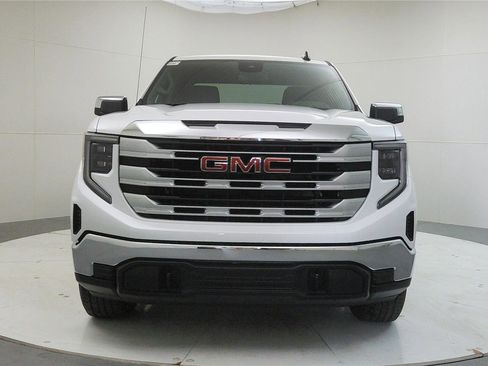 New 2026 GMC Sierra 1500 SLE image 2